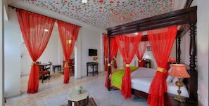 Egyptian cotton sheets, premium bedding, down duvets, memory-foam beds - Anuraga Palace (Sawai Madhopur)
