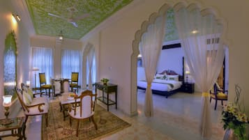 Luxury Studio Suite, Non Smoking, Pool View
