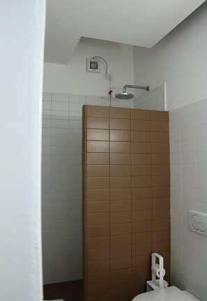 Shower, towels - Flats4Rent Delia (Verona)