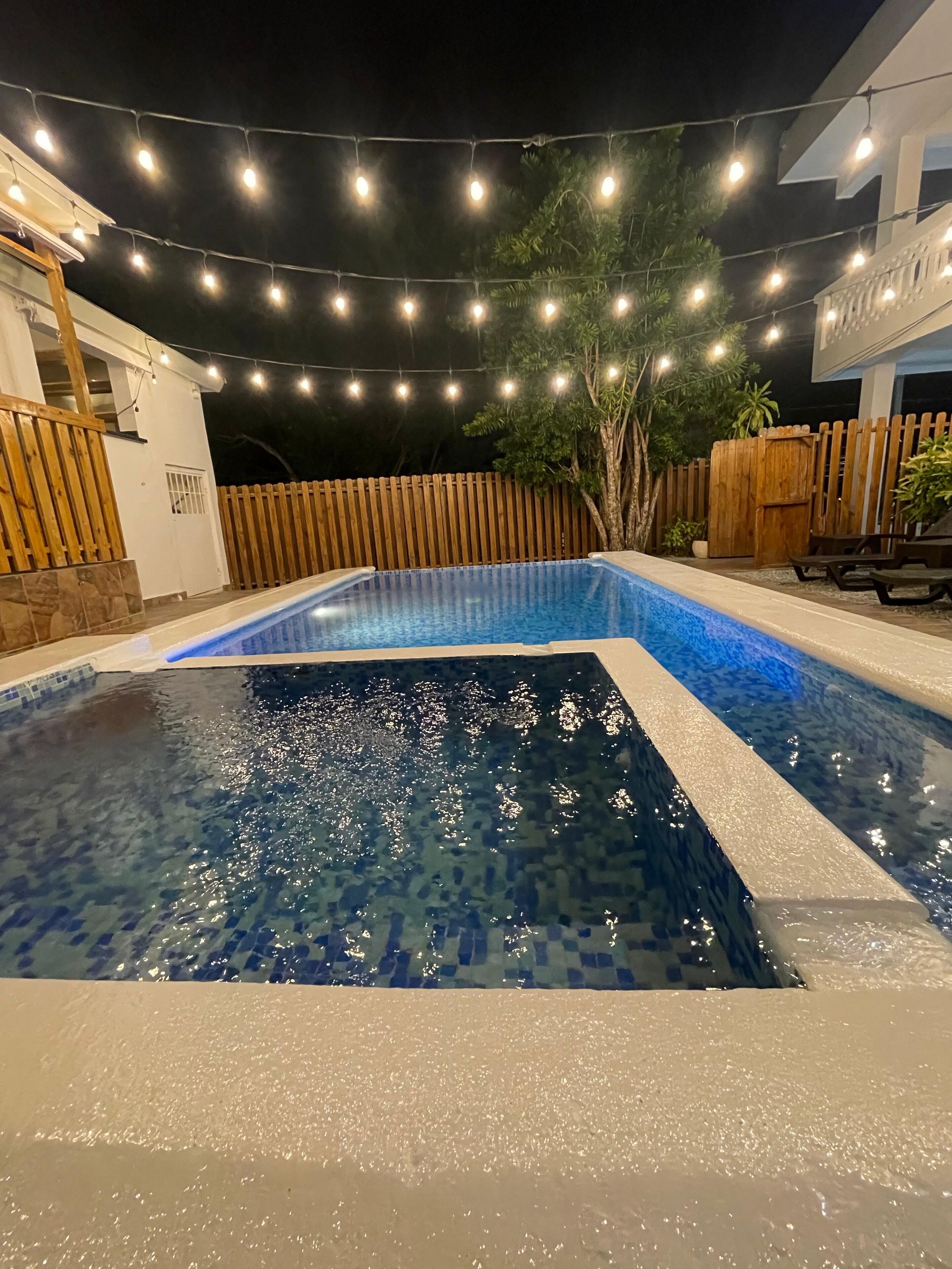 Outdoor pool, pool umbrellas, sun loungers