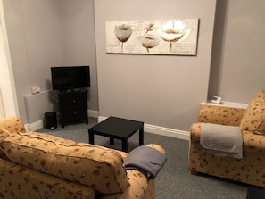 Casa Confort | Área de sala de estar | Televisión de pantalla plana