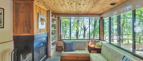 Smart TV, chimenea, Netflix, Hulu