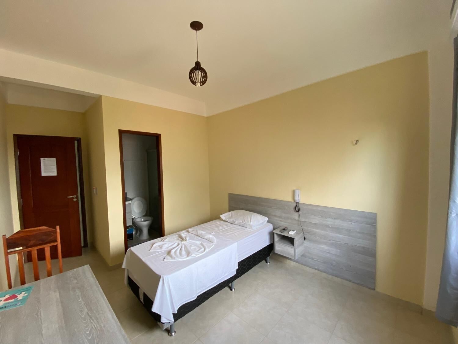 ميني بار ومكتب وملاءات أسرّة وتسهيلات لدخول الكراسي المتحركة