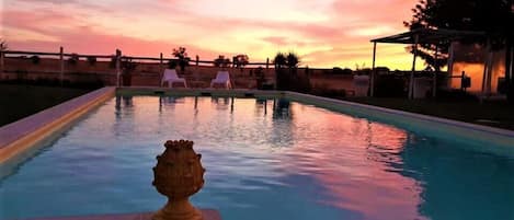 Outdoor pool, pool umbrellas, sun loungers