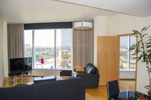 TV - City Center - Tornimäe Apartment, High floor, VIEW (Kesklinna linnaosa)
