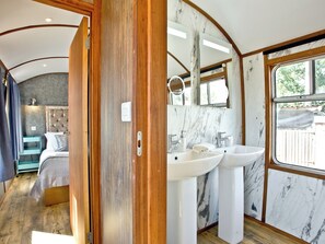 3 chambres, draps fournis