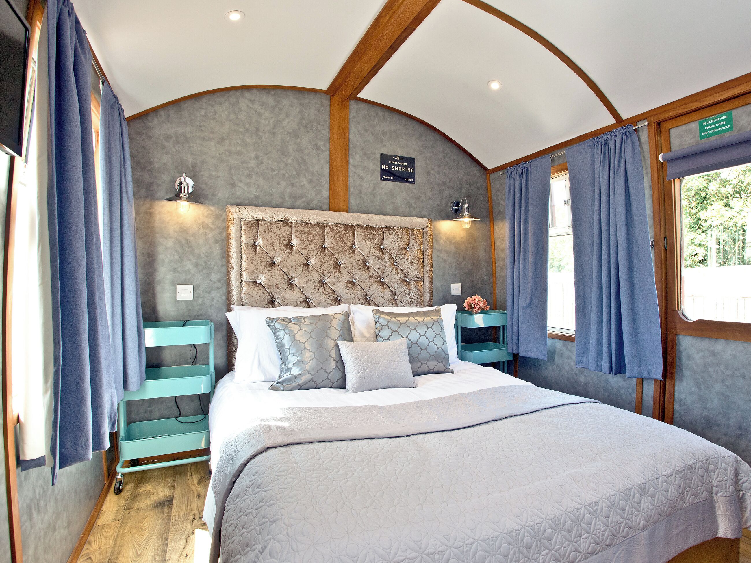 3 bedrooms, bed sheets