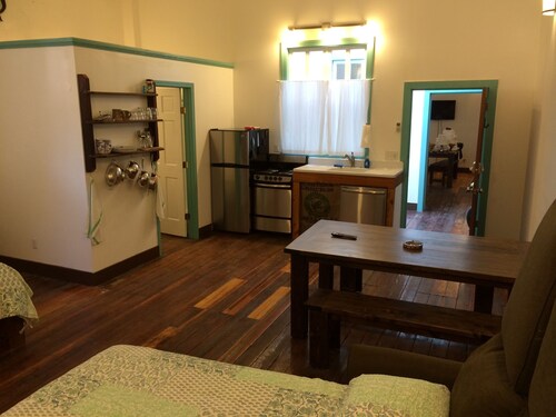 Blu-Buck Mercantile Hotel Apt. B