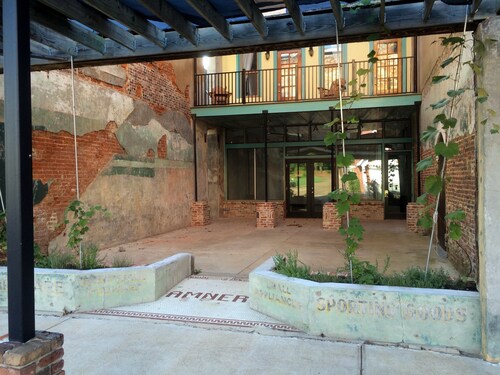 Blu-Buck Mercantile Hotel, Courtyard Room