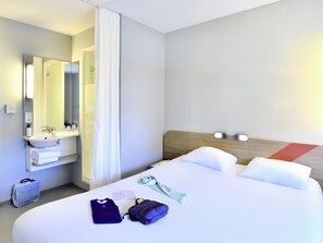 Double Room, 1 Double Bed | Premium bedding, desk, laptop workspace, soundproofing - ibis budget Nantes Rezé Aéroport (Reze)