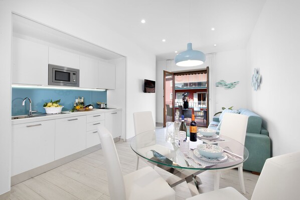 Apartment, 2 Bedrooms | Private kitchen
