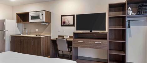 Studio Standard, 1 grand lit, non-fumeur, réfrigérateur et four à micro-ondes