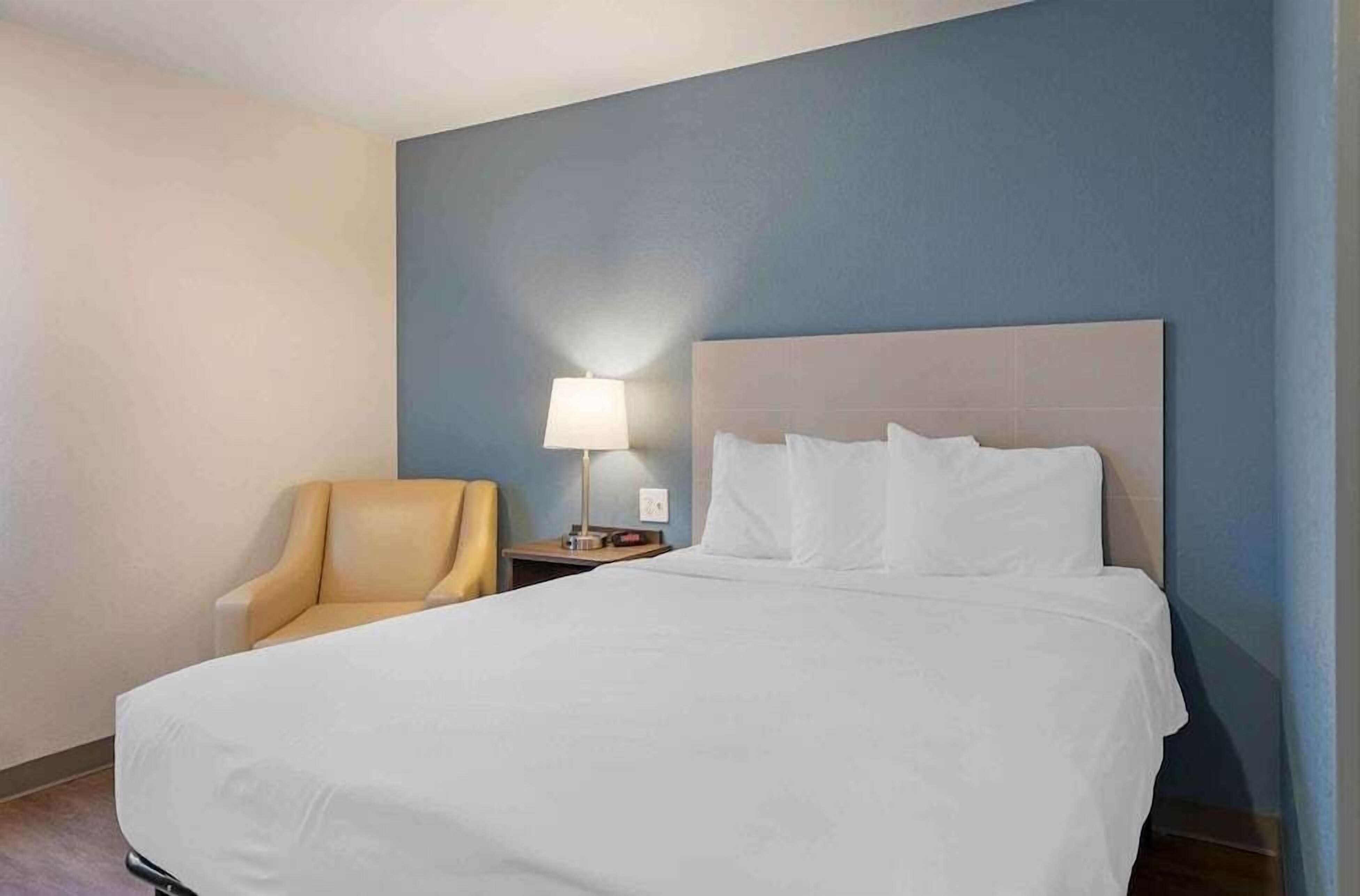 Desk, laptop workspace, free WiFi, bed sheets