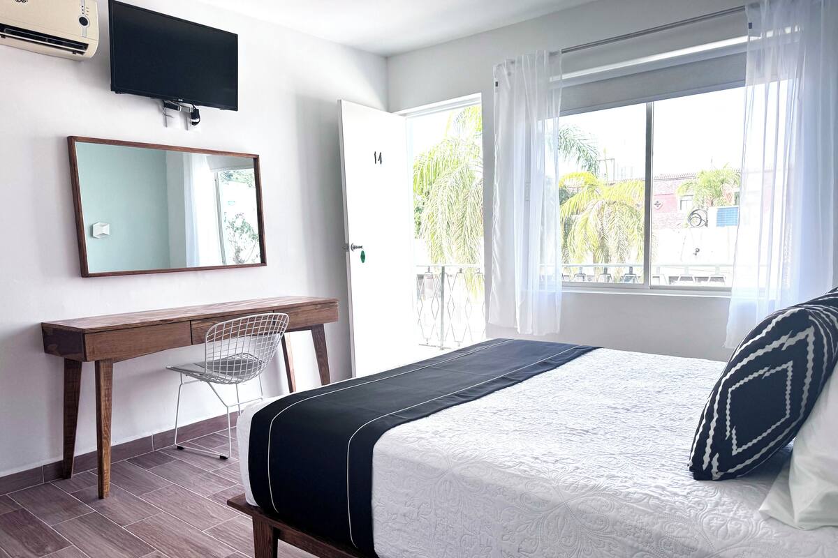 Rom – deluxe | Lydisolert, strykejern/-brett, wi-fi (inkludert) og sengetøy