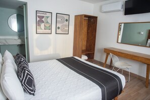 Habitación Deluxe | Insonorización, tabla de planchar con plancha y wifi gratis 