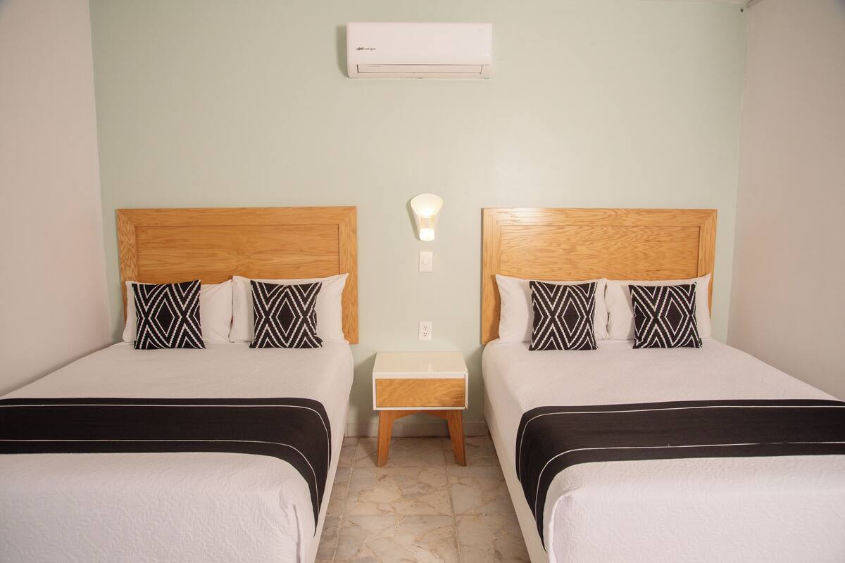 Lydisolert, strykejern/-brett, wi-fi (inkludert) og sengetøy