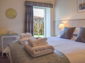4 bedrooms, free WiFi, bed sheets