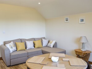 TV - 2 bedroom accommodation in Sandown (Sandown)