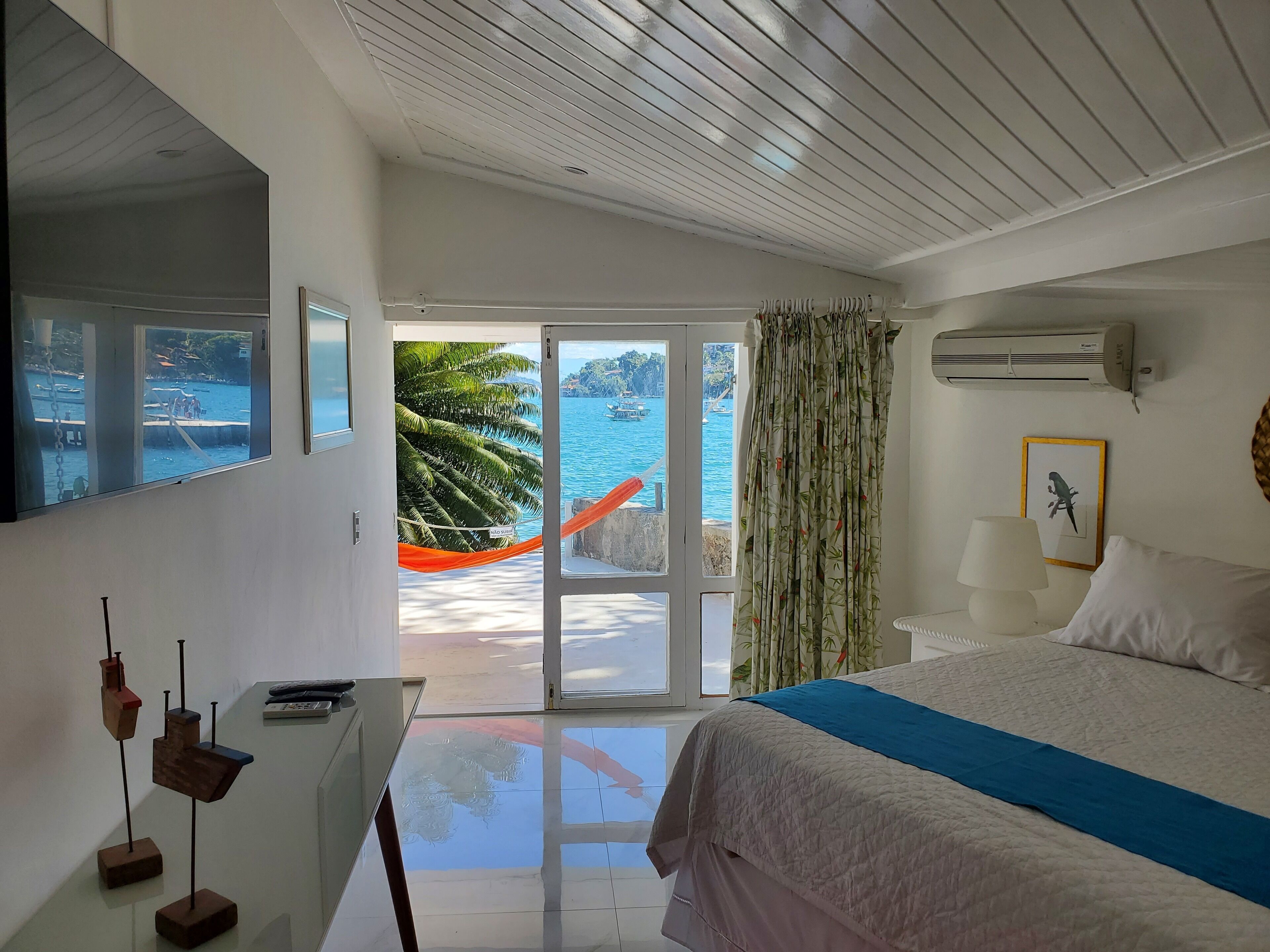 Quarto casal luxo | Roupas de cama premium, frigobar, cofres nos quartos