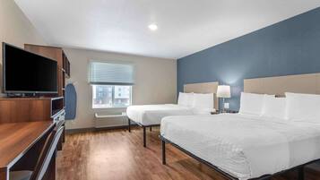 Studio Standar, Bebas Asap Rokok, lemari es & microwave | Meja kerja, ruang kerja ramah laptop, dan setrika/meja setrika