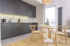 Exclusive Apartment | Private kitchen | Fridge, oven, stovetop, dishwasher - Novis Apartments Panorama View (Warsaw)