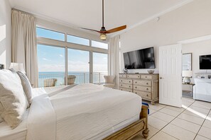 3 bedrooms, iron/ironing board, internet, bed sheets - Beachfront condo w/private balcony, Gulf views & on-site shared amenities (Destin)