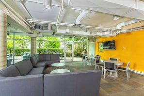 Lobby - Barker Suites Southport (Portage La Prairie)