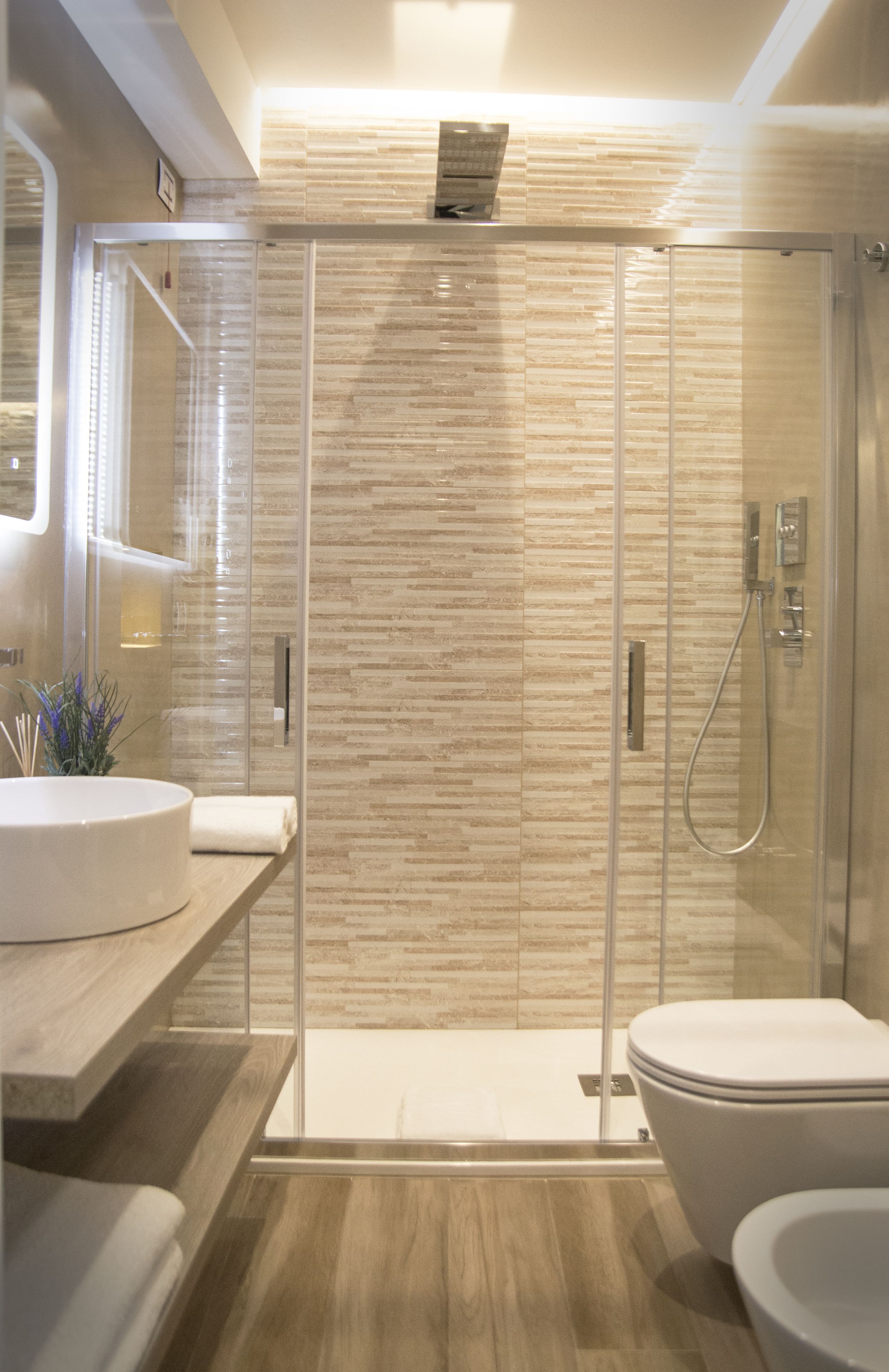 Tripla Deluxe | Bagno | Doccia, set di cortesia gratuito, asciugacapelli, bidet