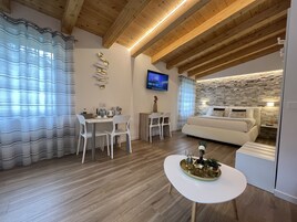 Superior Triple Room, Garden Area | Soundproofing, free cribs/infant beds, free WiFi, bed sheets