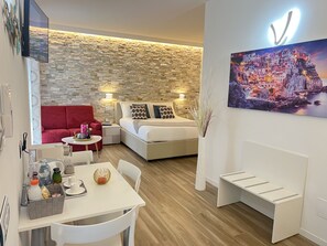 Kolmen hengen deluxe-huone | Äänieristys, ilmaiset vauvansängyt, ilmainen Wi-Fi, vuodevaatteet