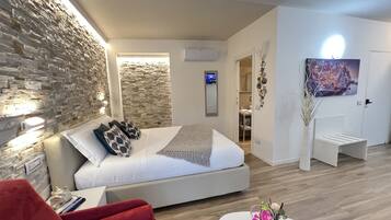 Kolmen hengen deluxe-huone | Äänieristys, ilmaiset vauvansängyt, ilmainen Wi-Fi, vuodevaatteet