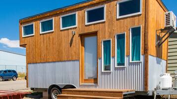 Cabin (Tiny House Destiny)