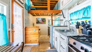 Cabane (Tiny House Destiny) | Chambres insonorisées, fer et planche à repasser, draps fournis