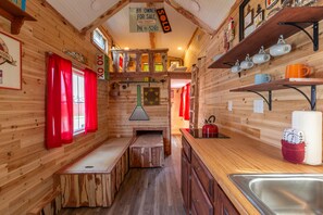 Cabane (Tiny House Oakley) | Cuisine privée | Cafetière/bouilloire