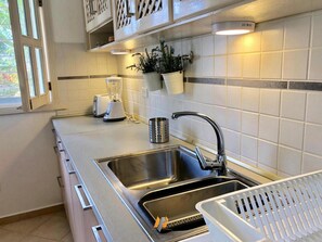 Frigorifero, microonde, forno, macchina per tè/caffè