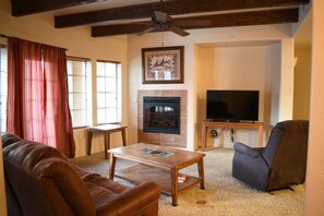 Smart TV, fireplace