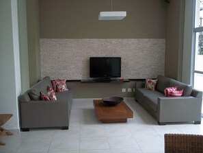 TV, DVD player, table tennis, stereo