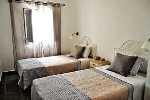 2 bedrooms, iron/ironing board, WiFi, bed sheets