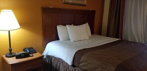 Desk, free WiFi, bed sheets - Lotus by Hotel Inn (Ontario)
