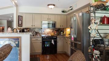 House | Private kitchen | Fridge, microwave, stovetop, dishwasher