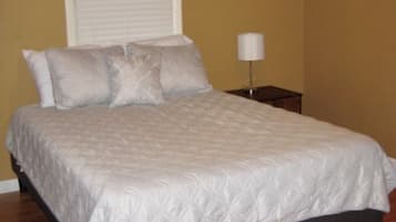 3 bedrooms, desk, WiFi