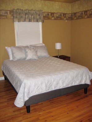 3 bedrooms, desk, WiFi
