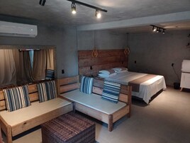 Quarto exclusivo, 1 quarto | Frigobar, quartos à prova de som, Wi-Fi de cortesia, roupa de cama