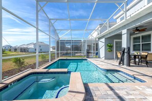 2 udendørs pools, gratis hytter, liggestole