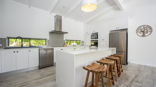 Papillon Bleu, Horseshoe Bay Vista