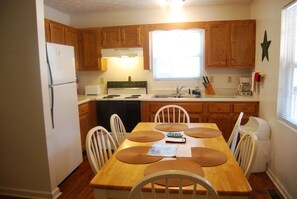 Fridge, microwave, oven, stovetop - The Hot Tub Cabin at the Barn @ LakePointe Resort - no cleaning fees! (Russell Springs)
