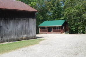Exterior - The Hot Tub Cabin at the Barn @ LakePointe Resort - no cleaning fees! (Russell Springs)