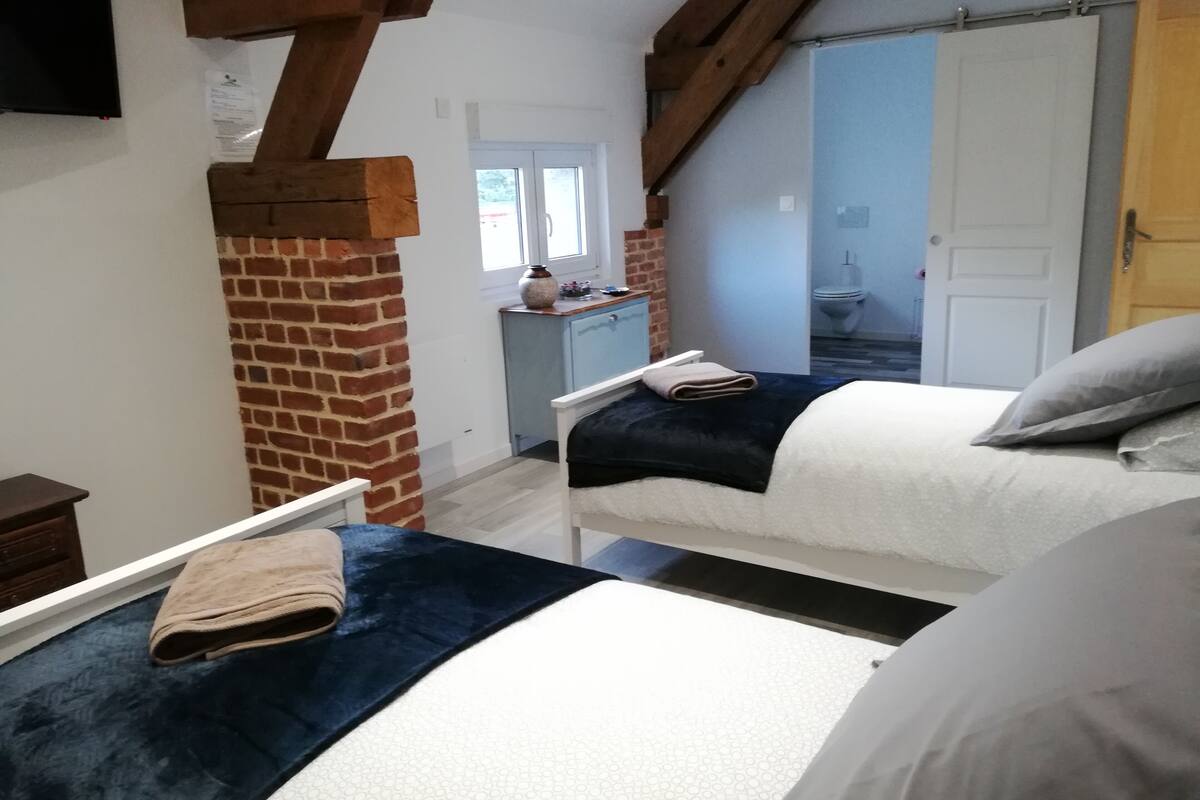 Room (Duo) | Blackout curtains, free WiFi, individually decorated