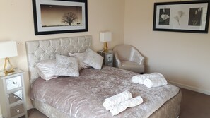3 bedrooms, iron/ironing board, free WiFi, bed sheets - Beautiful 50 Riverun (Belturbet)