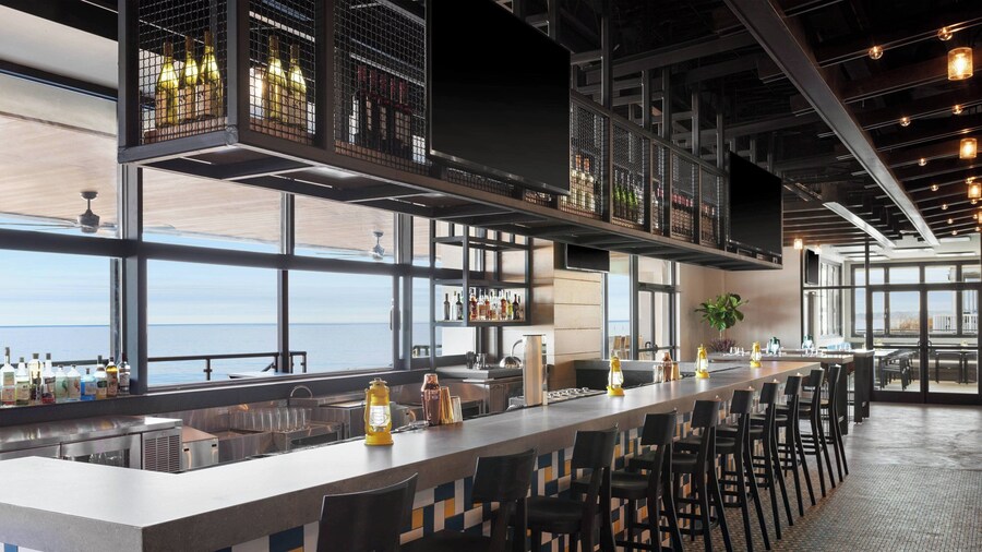 Delta Hotels by Marriott Virginia Beach Waterfront Suites